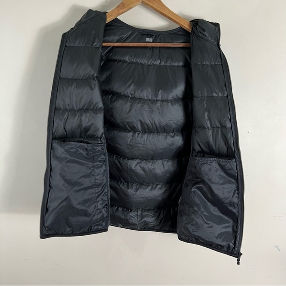 Uniqlo Women’s ULTRA LIGHT DOWN Hooded VEST Size Large Grey Black Checkered - Picture 6 of 10